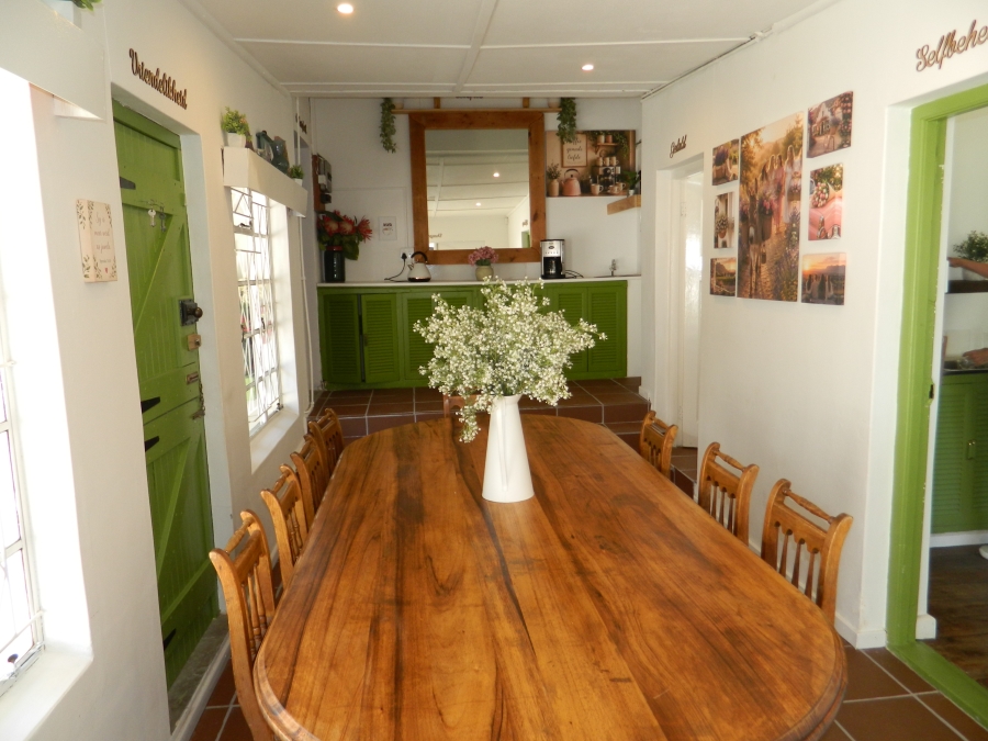 To Let 5 Bedroom Property for Rent in Esterville Western Cape